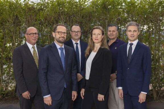 Gruppenfoto des sechsköpfigen Vorstands der Liechtensteinischen Treuhandkammer.